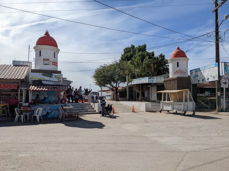 Bahía Kino pier and seafood stands