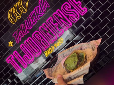 Carne asada taco and neon lights at El Tijuanazo Hipódromo.